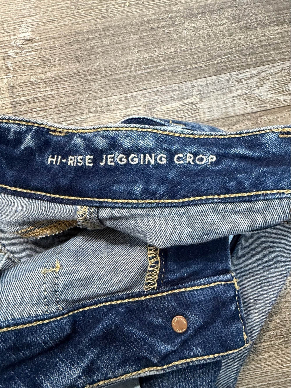 American Eagle Outfitters Two-Tone Light and Dark‎ Blue Denim Shorts - Picture 4 of 7